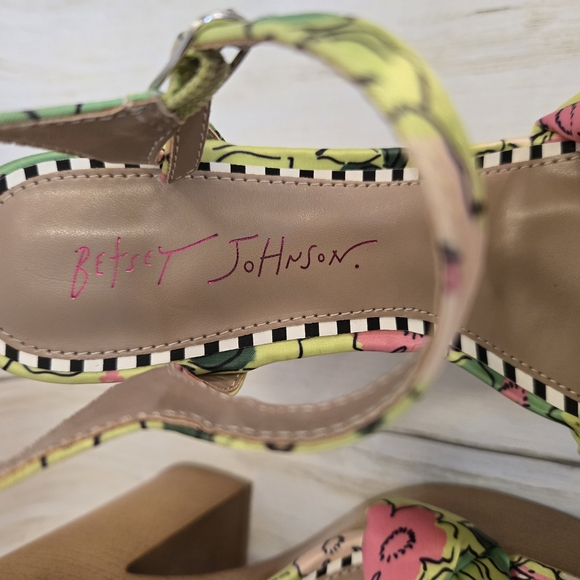 BETSY JOHNSON Floral Green and Pink Platform Heels - Picture 5 of 14